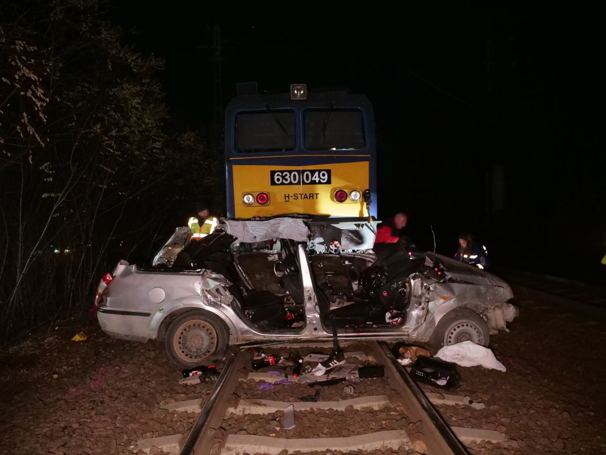 Szentmártonkáta vonatbaleset: öten haltak meg