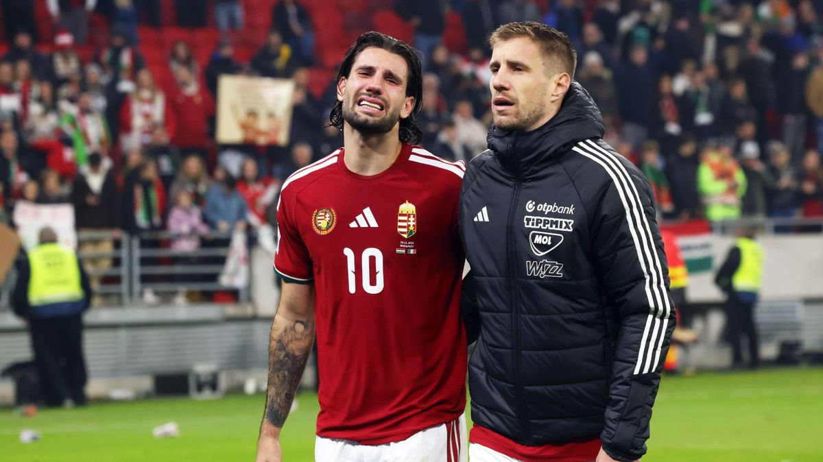 Szoboszlai Dominikot (balra, Varga Barnabás mellett) ennyire megviselte, hogy elúszott a vb-pótselejtező