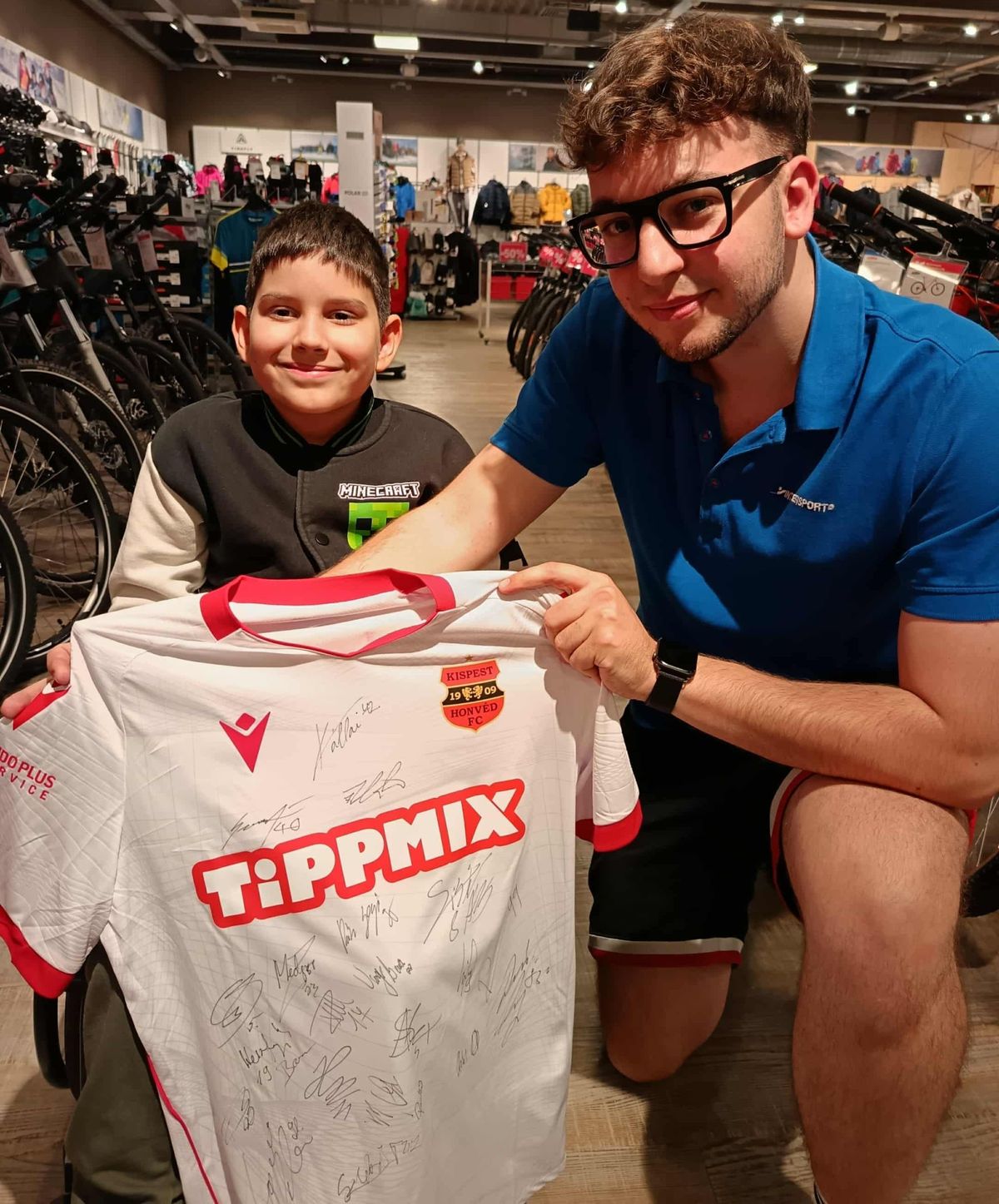 Katona Olivér, SMA Olivér és Pál Kevin, aki többször szervezett már jótékonysági gyűjtést a beteg kisfiúnak