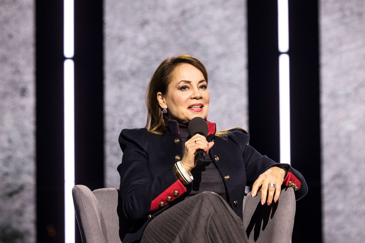 Csisztu Zsuzsa a Háborúellenes gyűlésen