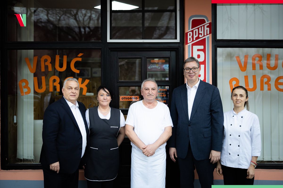 Orbán Viktor burekot evett Szerbiában. Fotó? Orbán Viktor/ Facebook