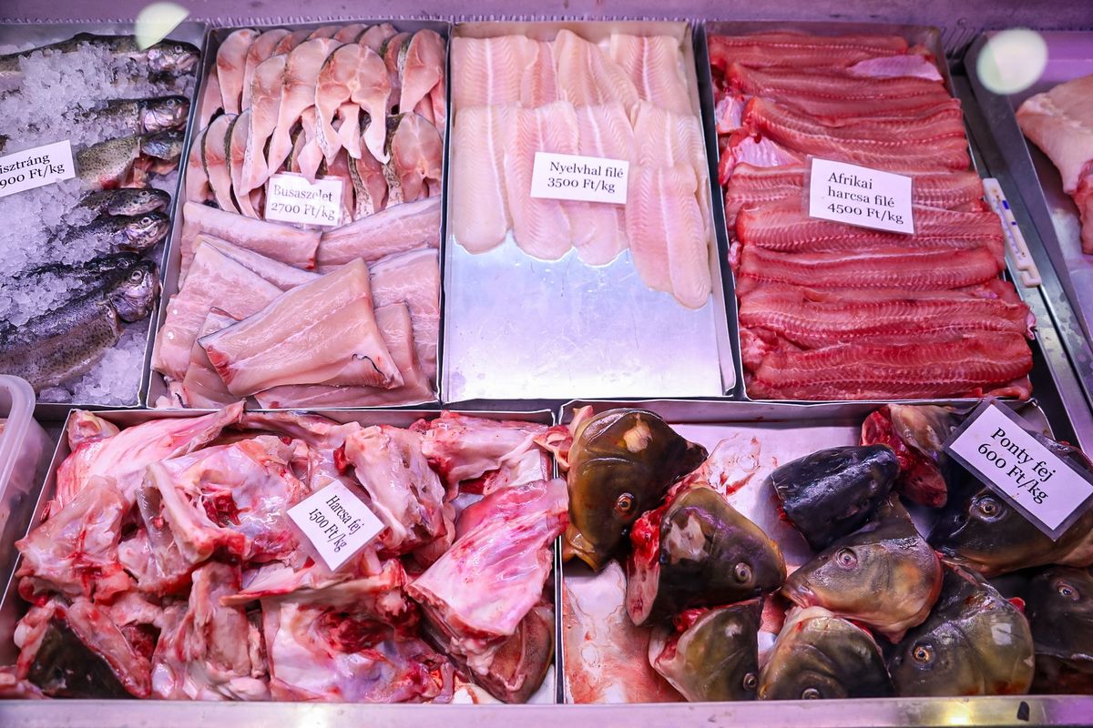 2025.11.28.Így készül a piac a karácsonyra_Vámház körúti Nagycsarnok