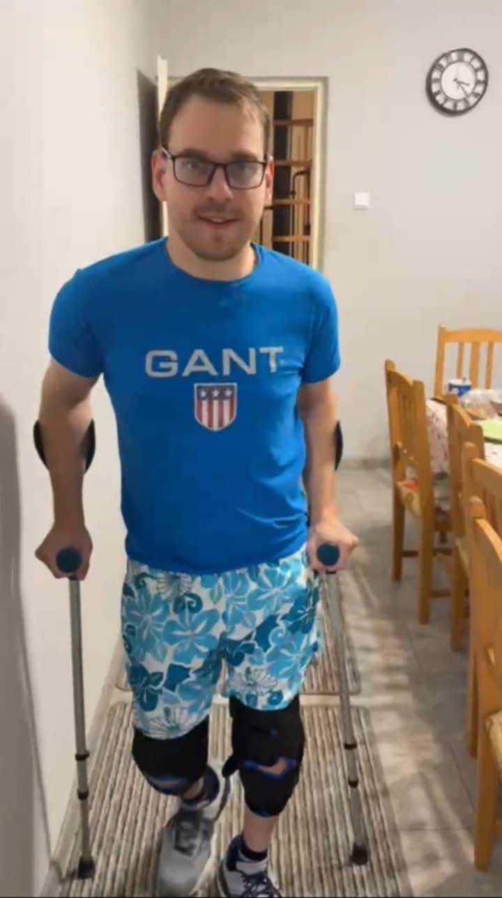 Máté szeretne segédeszköz nélkül járni.