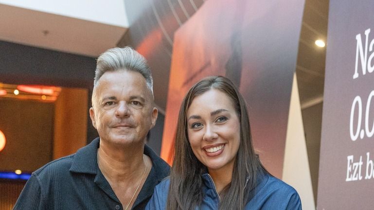 Cooky és Szécsi Debóra boldogak együtt.