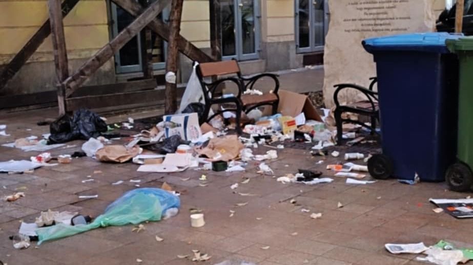 Irdatlan állapotok a bulinegyedben. Mindent ellep a szemét a Király utcában. Mi folyik ott? /