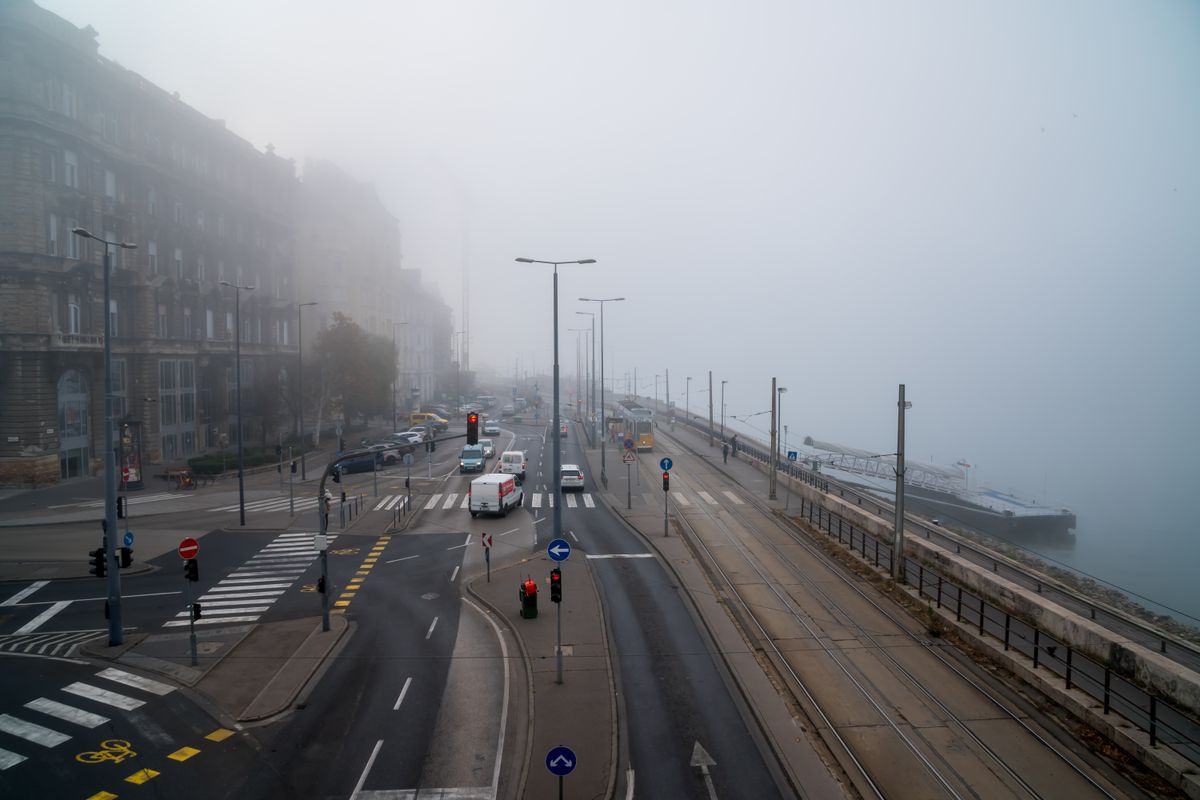 Budapest,,Hungary,-,November,10,,2018,The,Foggy,Morning,Of