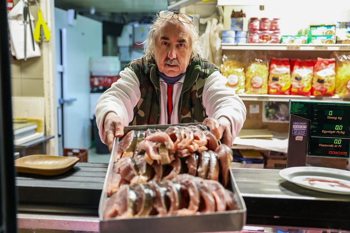 2025.11.28.Így készül a piac a karácsonyra_Vámház körúti Nagycsarnok