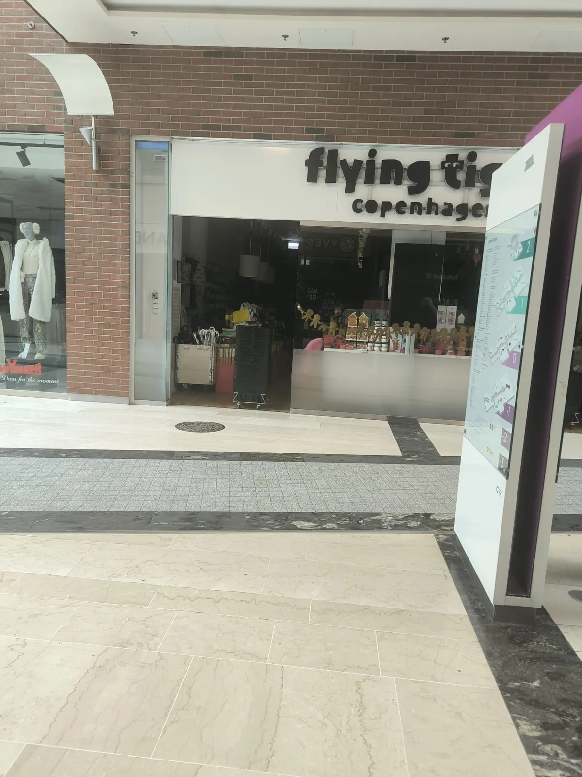 Teljes áramkimaradás okozta a Corvin Pláza ideiglenes bezárását 