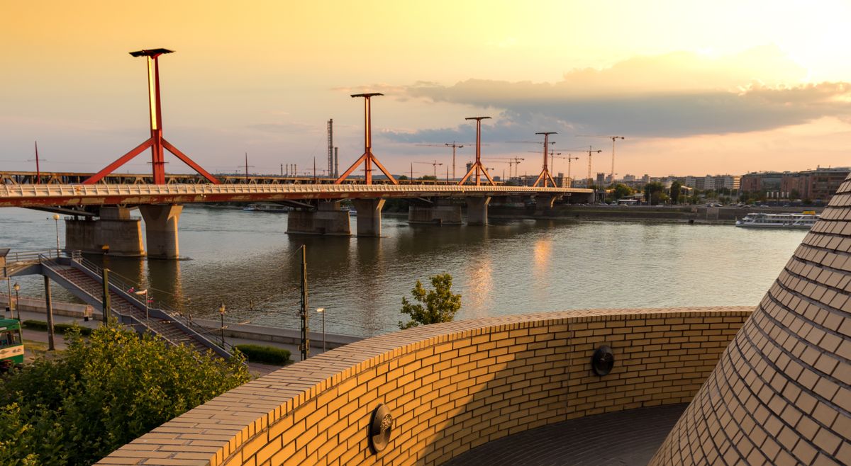 Rakoczi,Bridge,Of,Budapest,(former,Lagymanyosi,Bridge)