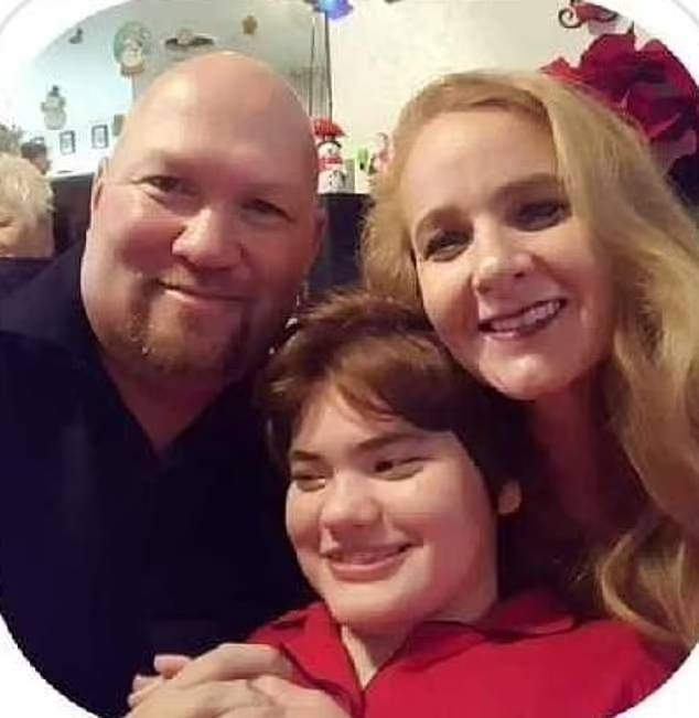 Brian, Ashley és az édesanya, Paula