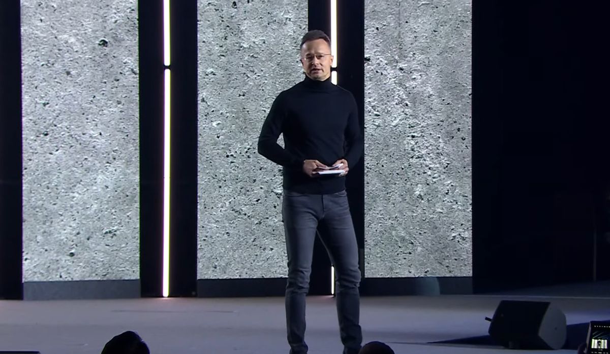 Szijjártó Péter is felszólalt a győri Háborúellenes Gyűlésen