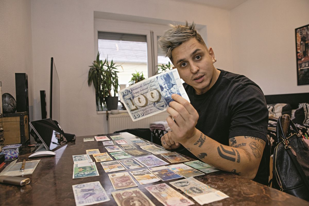 Sztárok hobbijai: A régi korok bankjegyei egy ideje magukkal ragadták az egykori botrányhőst. Aurelio  gyűjteménye igazi kincseket rejt.