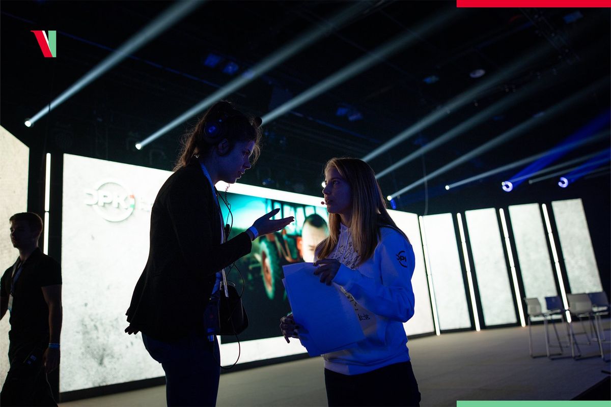 Itt vannak az első fotók az első Háborúellenes Gyűlésről!