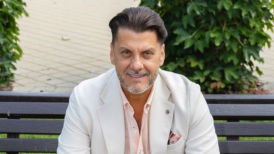 Kökény Attila többszörös nagypapa, aki az újabb jövevénynek is örül.