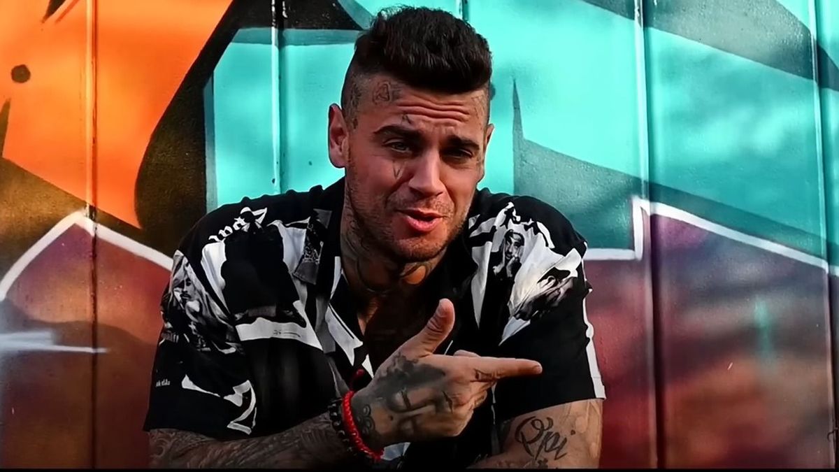 Mandula Ádám barátnője terhes hasával kíván boldog karácsonyt követőinek