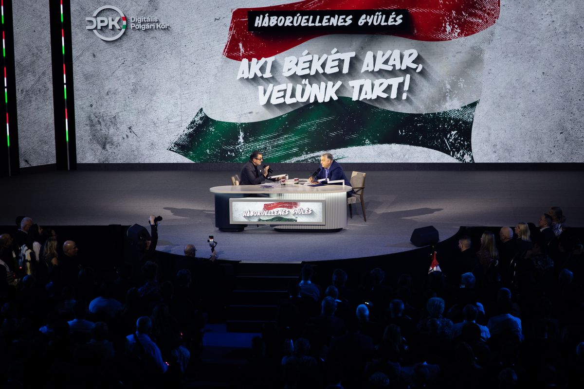 Orbán Viktort ezúttal Csiszár Jenő kérdezte. Fotó: MW