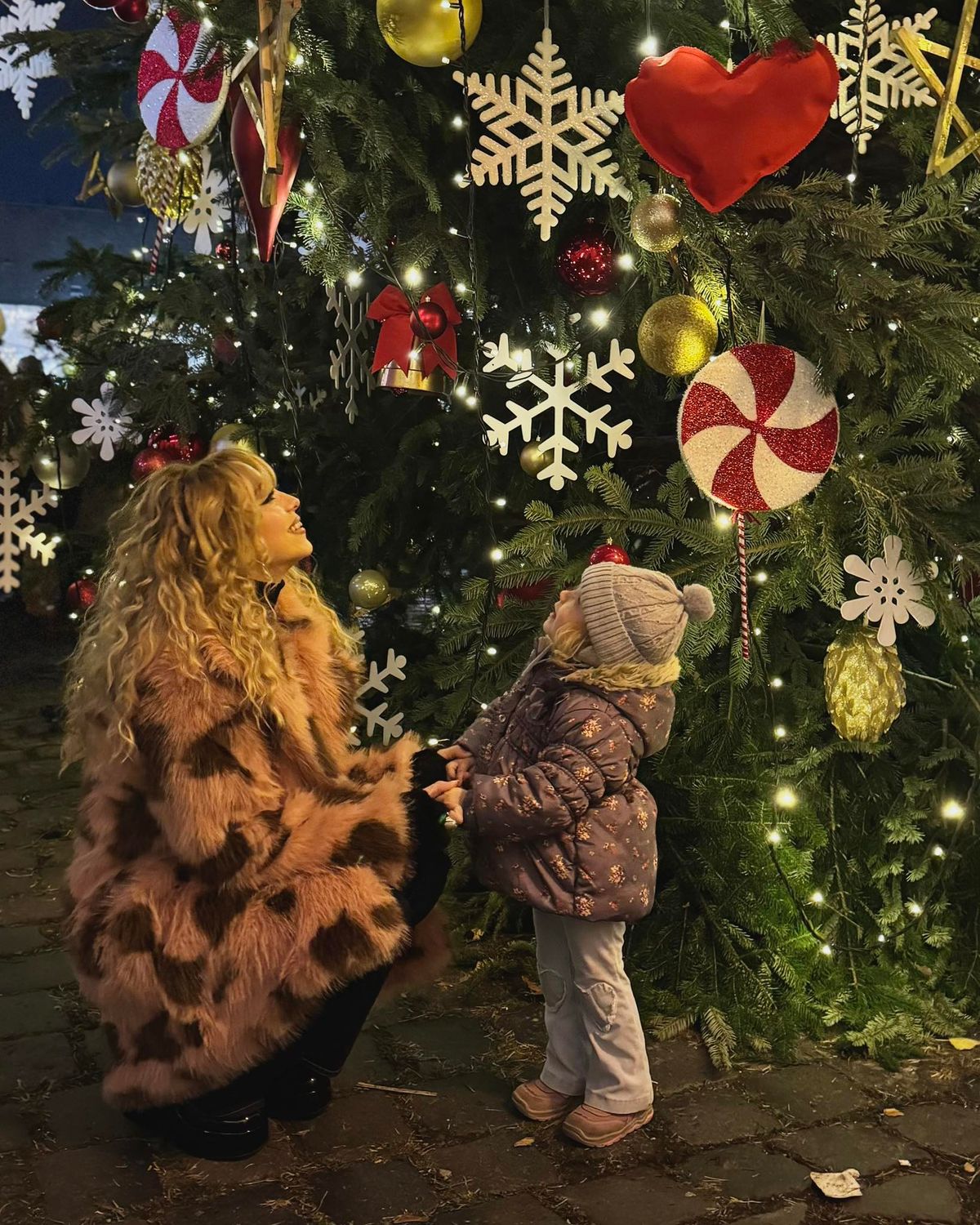 Szőcs Reni lánya is szerepel új klipjében.