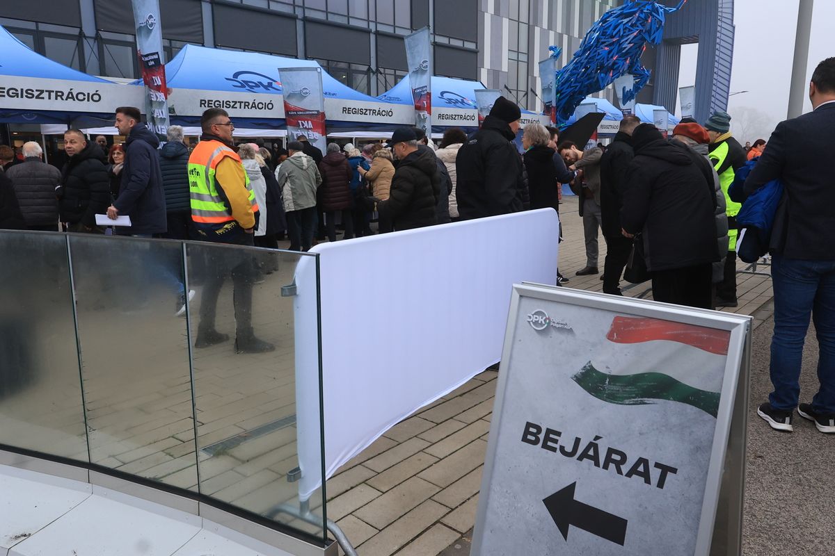 Háborúellenes Gyűlés Szegeden – Orbán Viktor  
 12.20 Szeged 