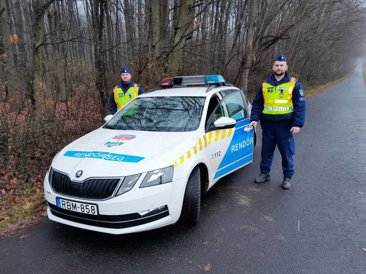 Két rendőr megmentette a fagyhaláltól a nyugdíjast.
