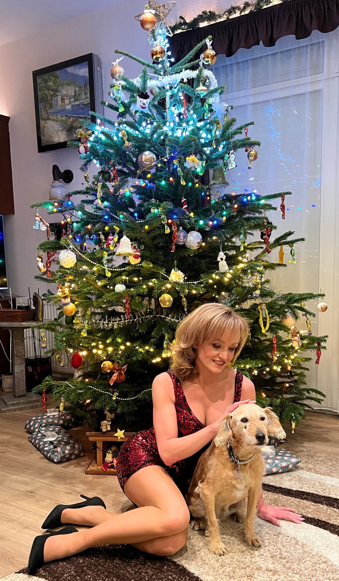 Szandi és férje, Csabi mindent megtesznek, hogyegyütt, meghitt hangulatbna teljen a karácsony.  