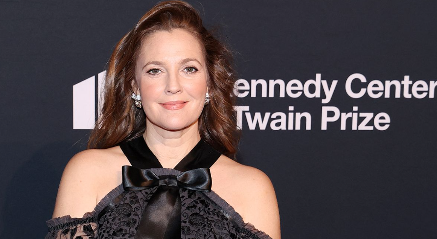 . Drew Barrymore az öregedés elfogadására bíztat. 