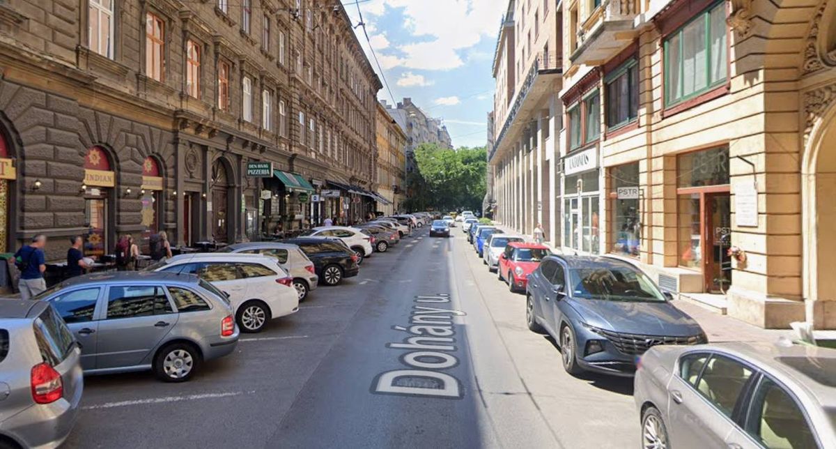 Budapest hetedik kerületében szakadt le egy 100 kilós erkély