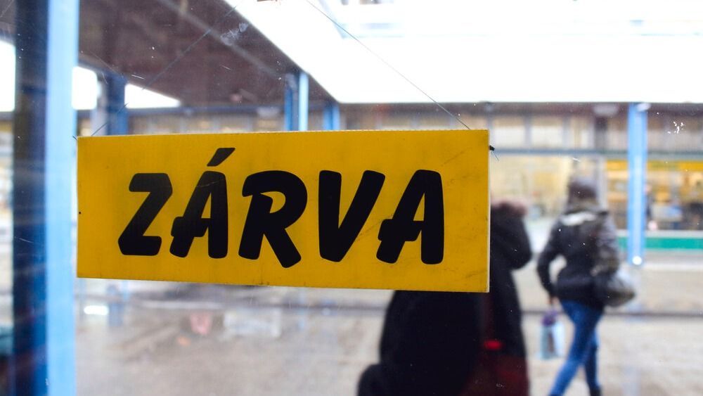 zárva, nyitva tartás, bolt, üzlet, boltzár,