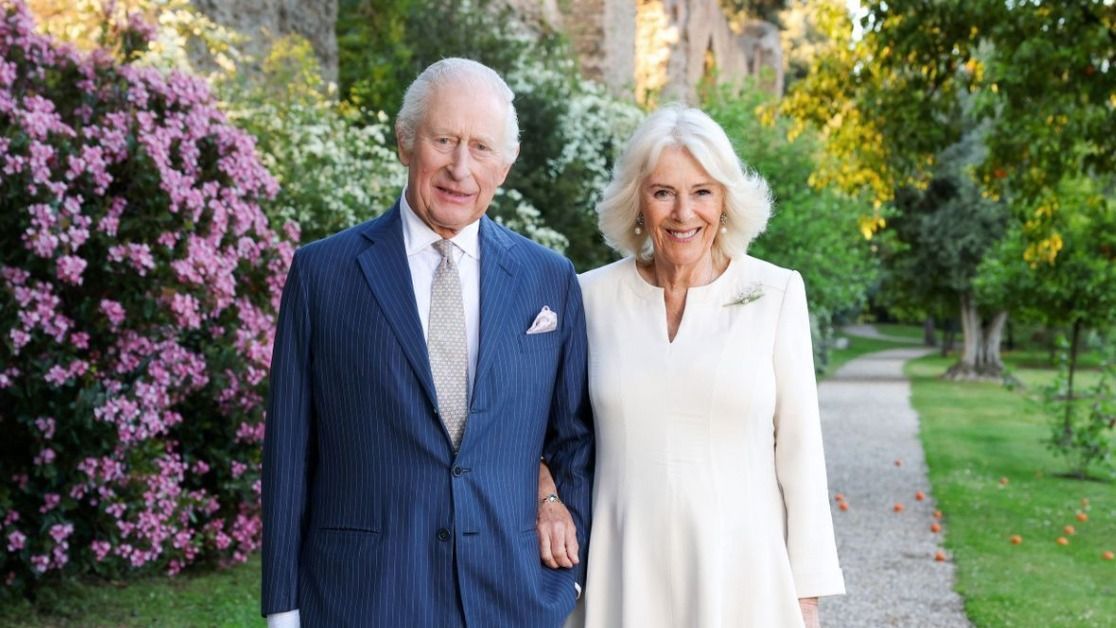 Károly király szívesen látja András lányait 