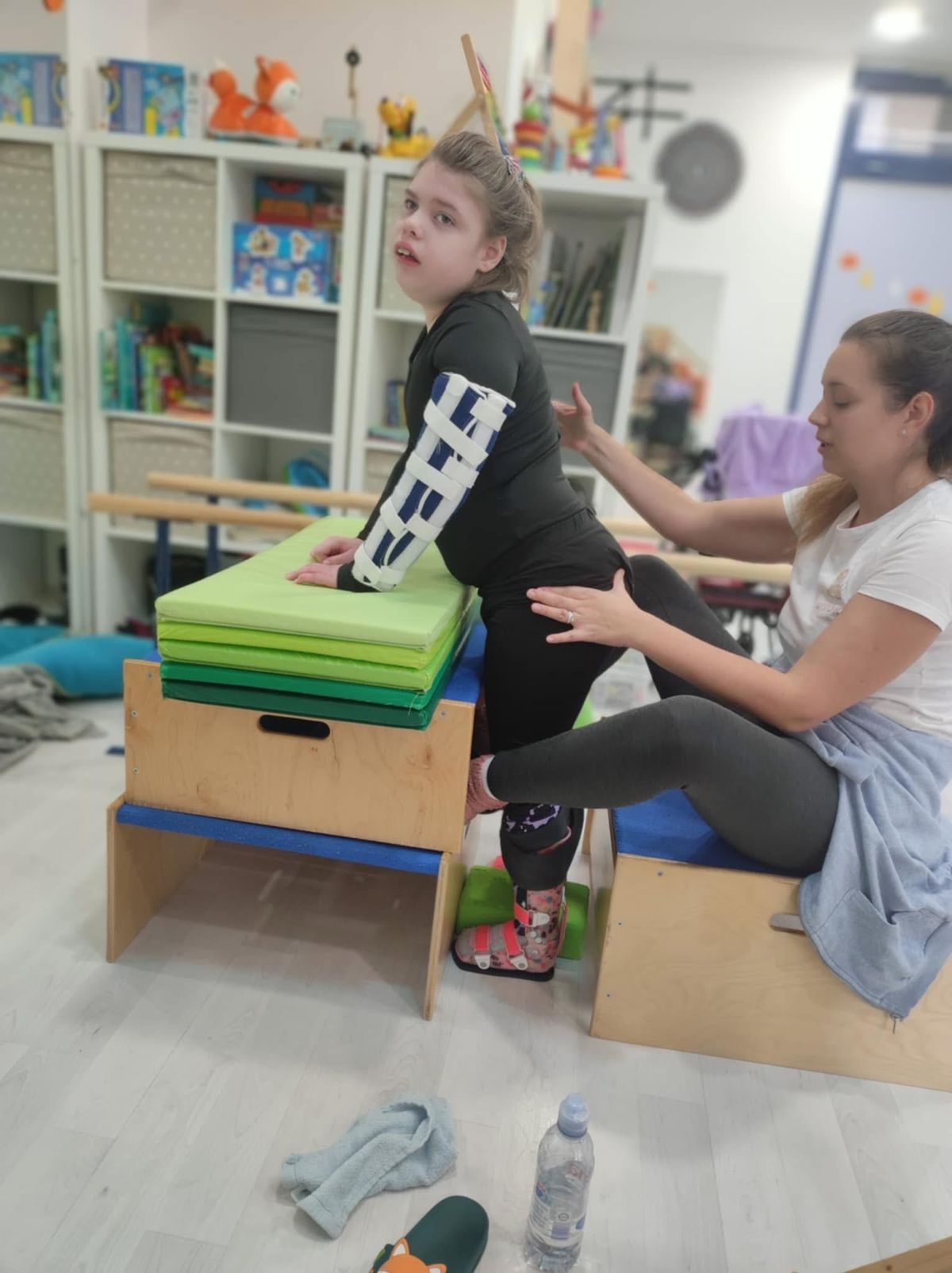 sztrókos Hanna a képen a fejlesztőközpontban