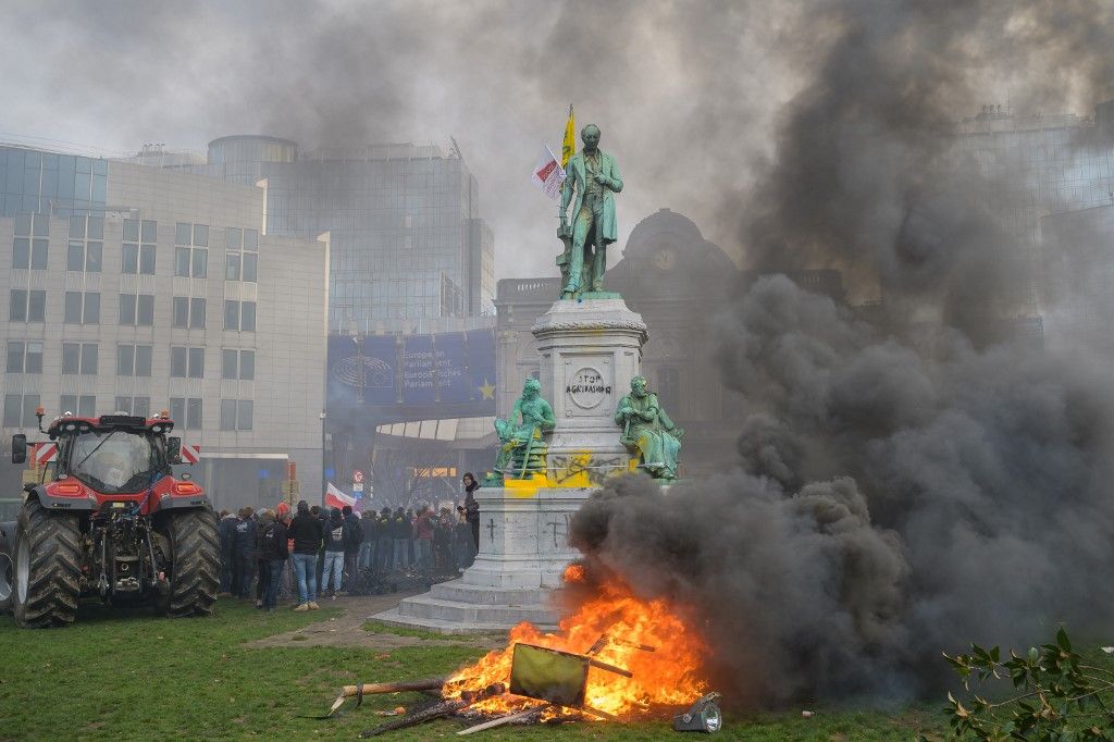 Sokkoló felvételeket osztott meg Orbán Viktor a brüsszeli tüntetésről.