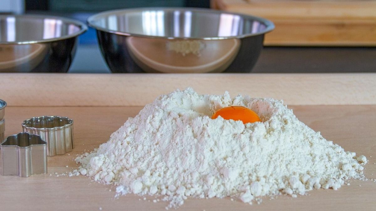 Liszt és tojás is kell a csörögefánkhoz, sütés, főzés, liszt, tojás, konyha, recept