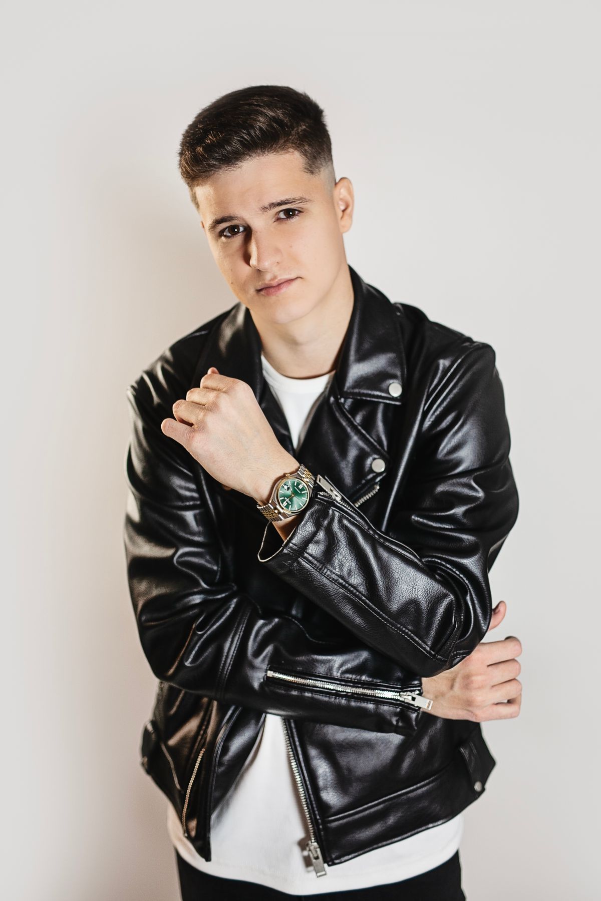 Bradics Jácint karácsonyi dallal kedveskedik a rajongóknak.