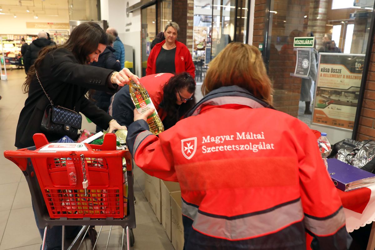 Adni öröm, és kapni is hiszen rászorulókhoz jutnak el a mintegy 4 ezer forintot érő csomagok
