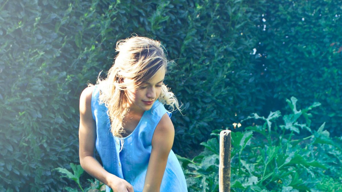 alt=A fiatal lány kertészkedés közben hirtelen összeesett, és a szíve 7 percre állt meg