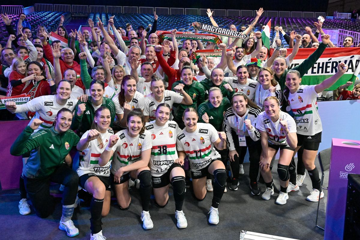 A szurkolókkal ünnepeltek a lányok a kézi-vb-n