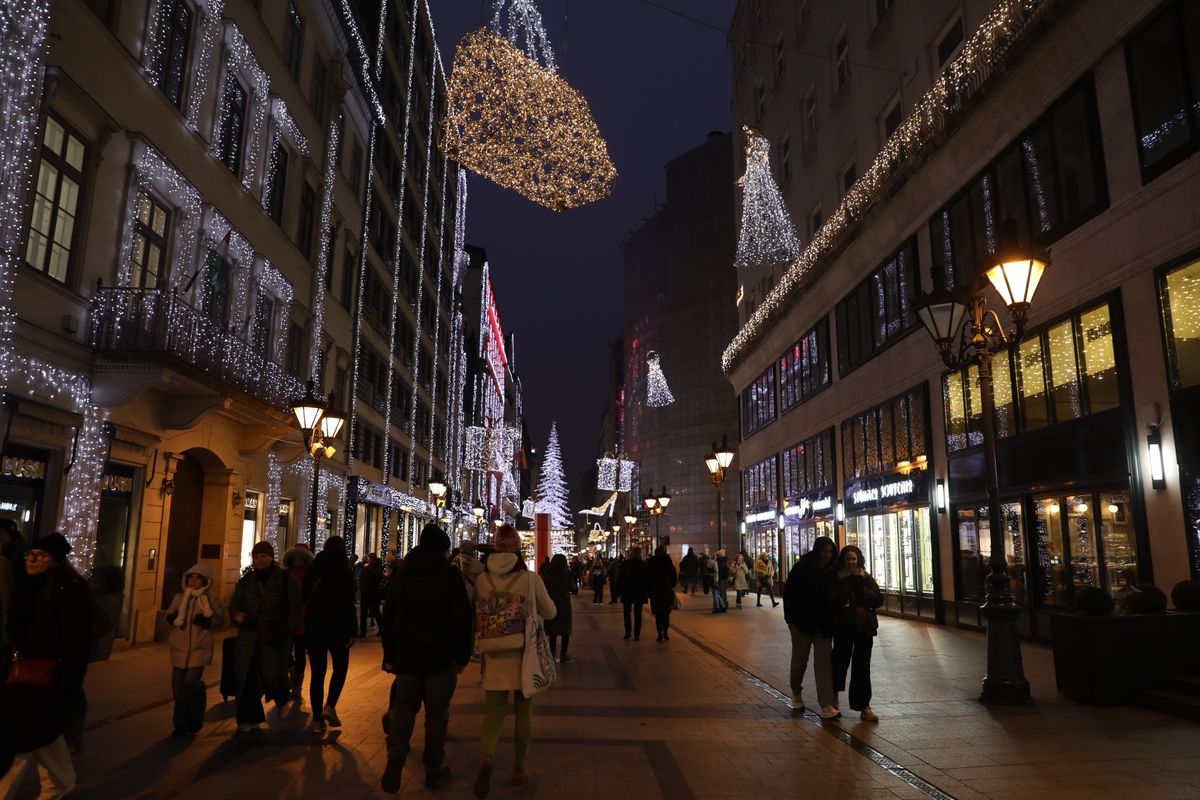 20251202_Budapest_Vörösmarty Tér_Karácsonyi vásár_GR_MW karácsonyi főváros