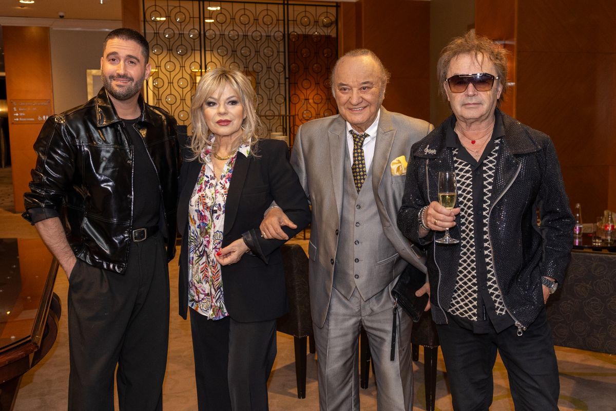 Korda György és Balázs Klári sajtótájékoztatójára kaptunk meghívást. Bejelentés lesz a jövő évi utolsó showjukról. Napi anyagok fognak készülni az eseményről. Szikora Róbert és Király Viktor lesz a sztárvendég, velük is beszélgetünk.