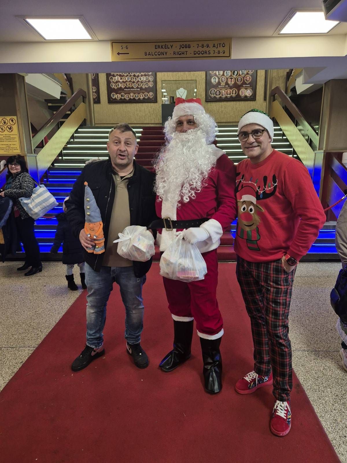 Gáspár Zsolti negyed évszázada járja a kórházakat mikuláskor és karácsonykor, adományokat visz a gyerekeknek, orvosoknak, ápolóknak.