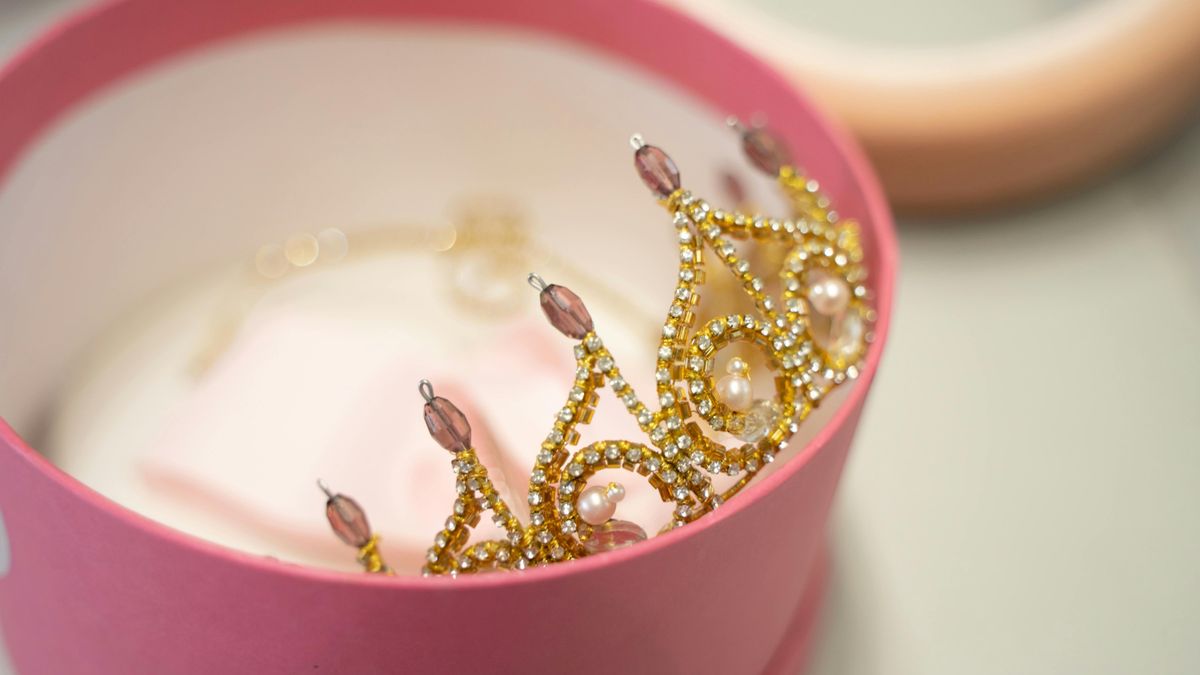 Katalin hercegné hatalmas tiarát viselt a német banketten