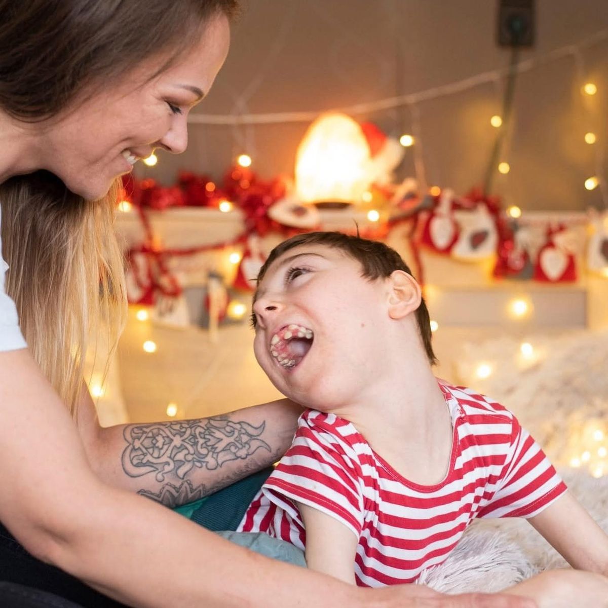 Úgy tűnik, az agyvérzés és az általa okozott agyi kisülések, azaz spike-ok nem győzhetik le ezt a köteléket, ami anya és gyermeke között létrejött.