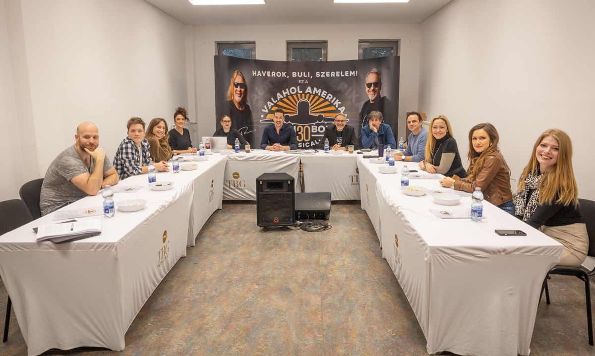 A Bon-Bon musicalben Szolnoki Péter is játszik a fiatal művészek között. 