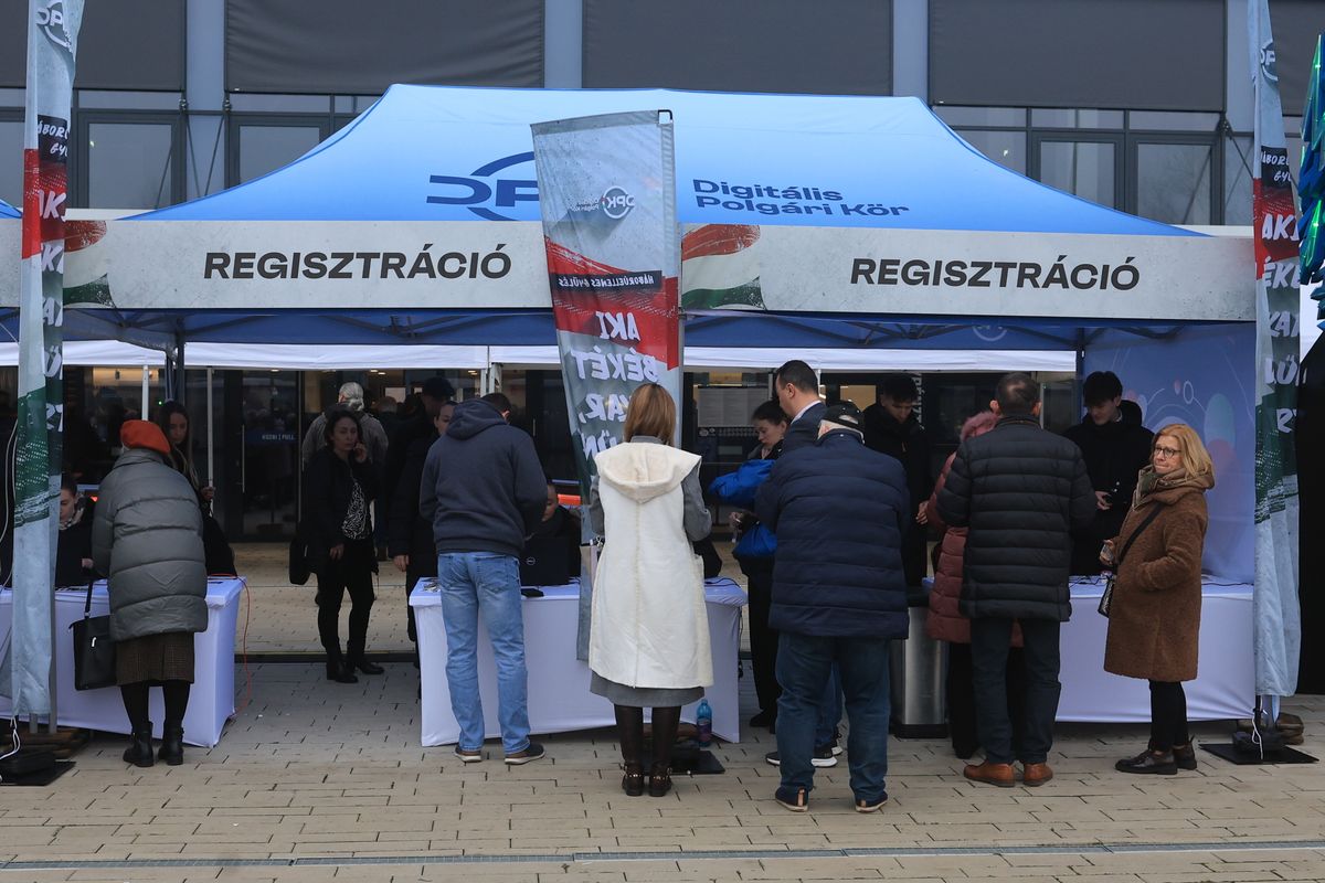 Háborúellenes Gyűlés Szegeden – Orbán Viktor  
 12.20 Szeged 