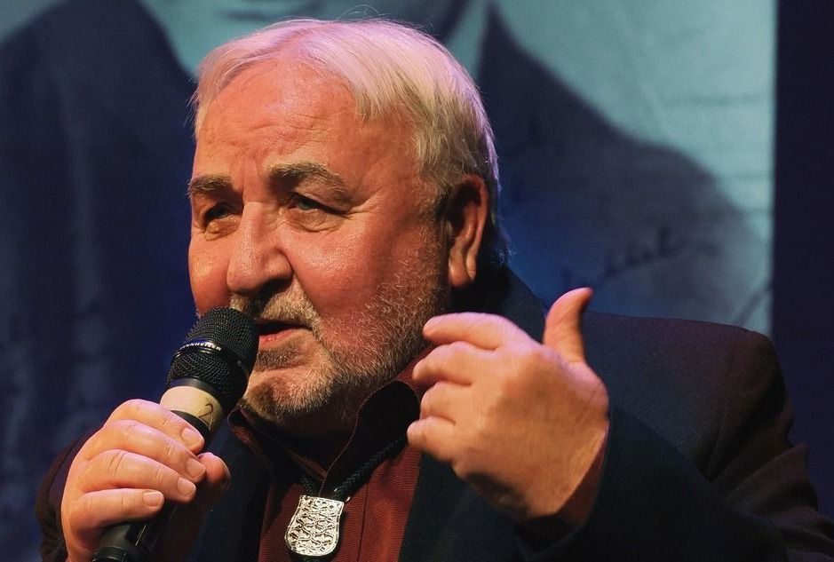 Mikó István a Kisváradi Várszínház egyik alapítója.