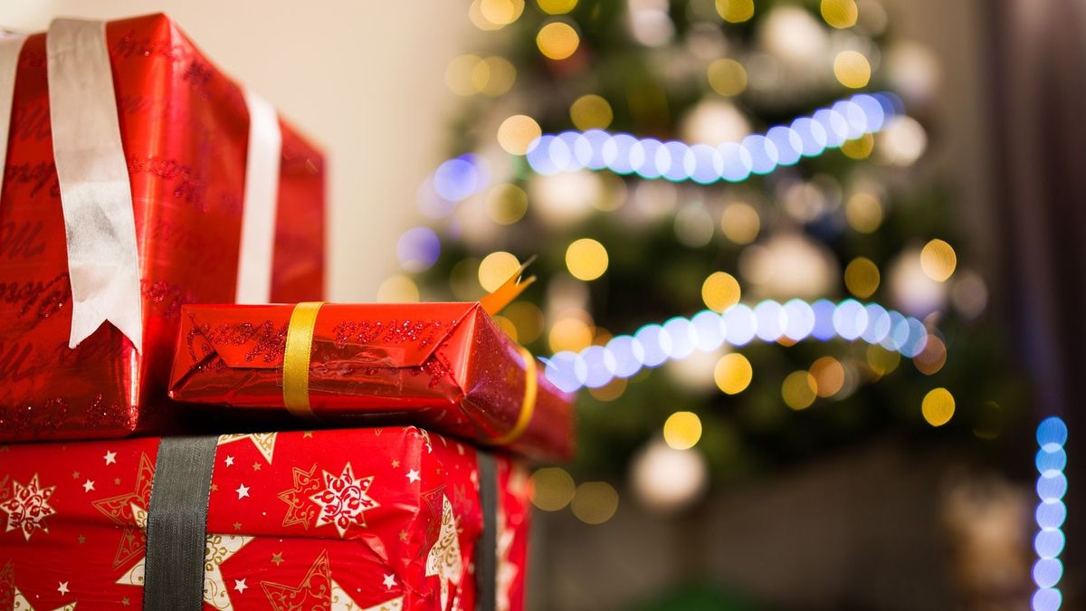 A számára nem tetsző ajándékoktól azonnal megszabadul a botrányhős.