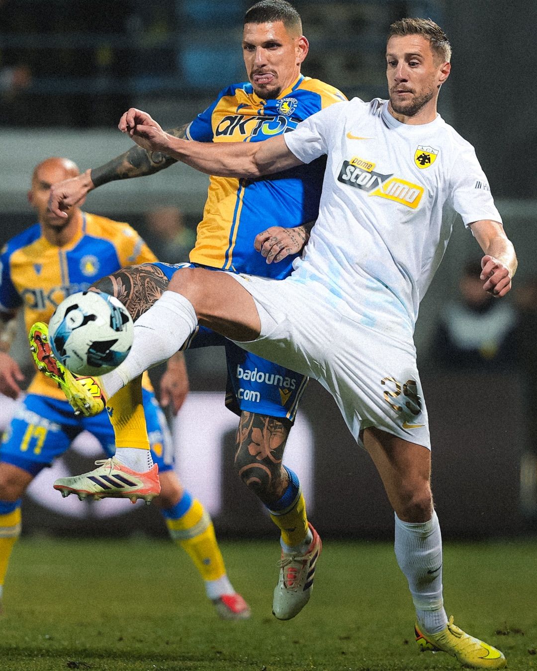 Varga Barnabás az AEK Athén magyar válogatott csatára