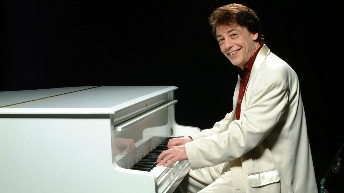 Fenyő Miklós nevével visszaélve próbálnak nyerészkedni a netes csalók