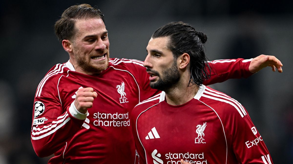 Szoboszlai Dominik (jobbra) és Alexis Mac Allister is kislányos apukák lettek tavaly