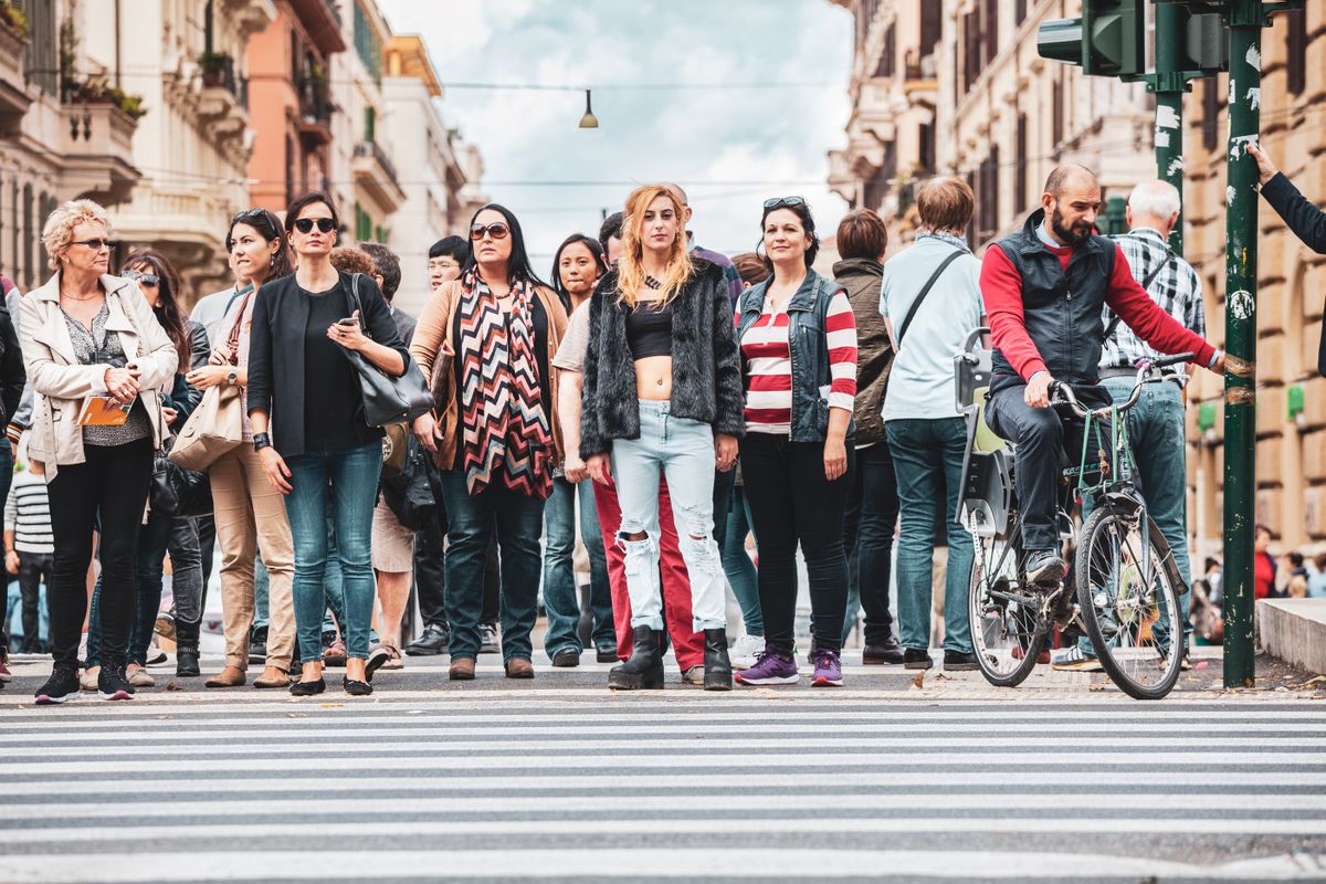 Rome,,Italy.,October,10,,2015:,Crosswalk.,Crowd,Of,People,Waiting