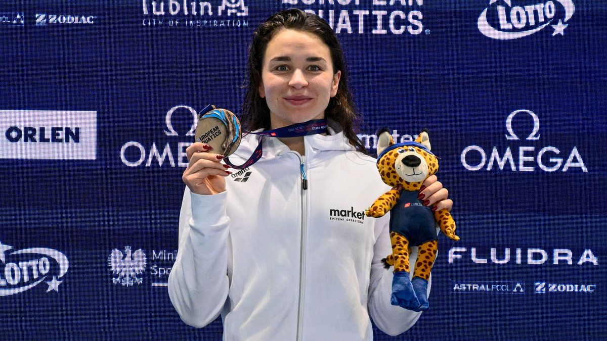 Késely Ajna stílust váltott az új esztendőre