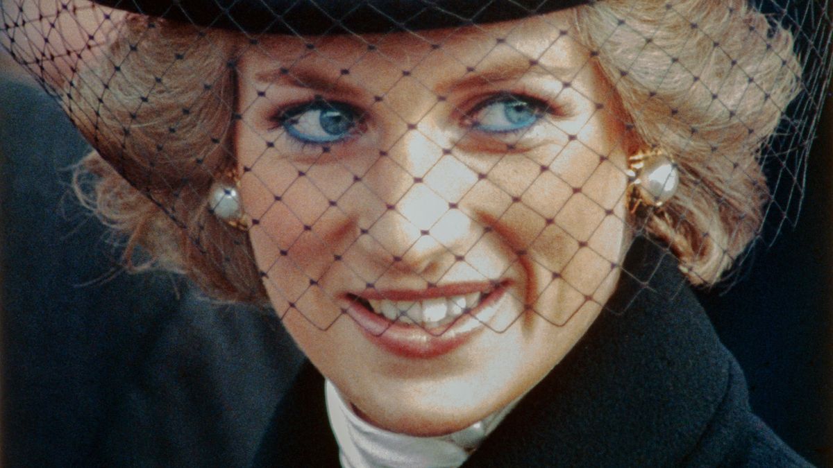 Diána hercegné kísérti az őt alakító színésznőt